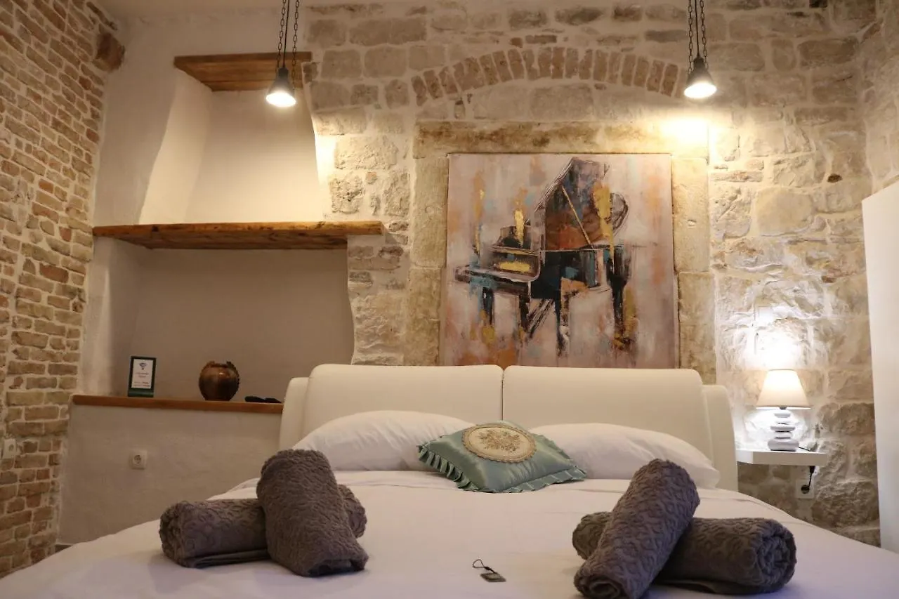 Studios Kadena Trogir - 18Th Century Stone House 0*,