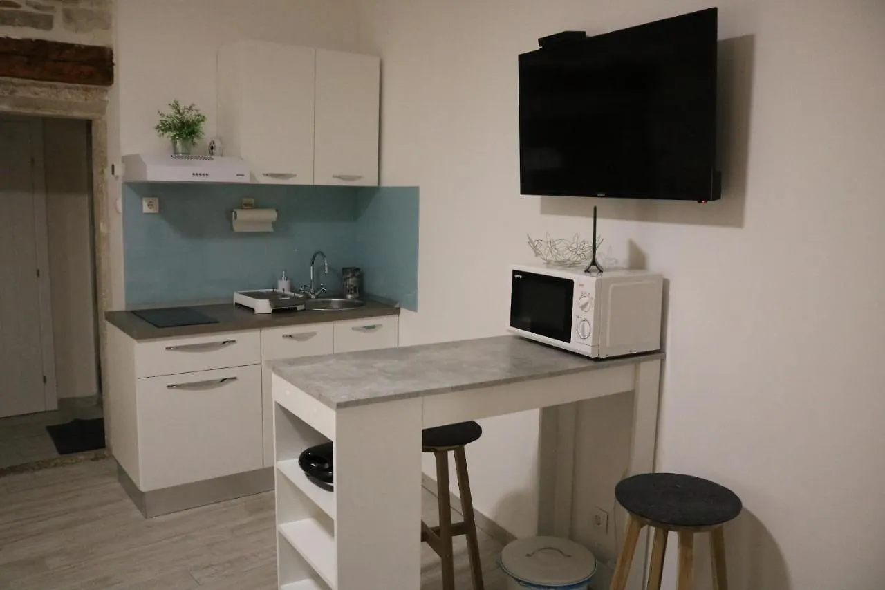 Studios Kadena Trogir - 18Th Century Stone House Appartement