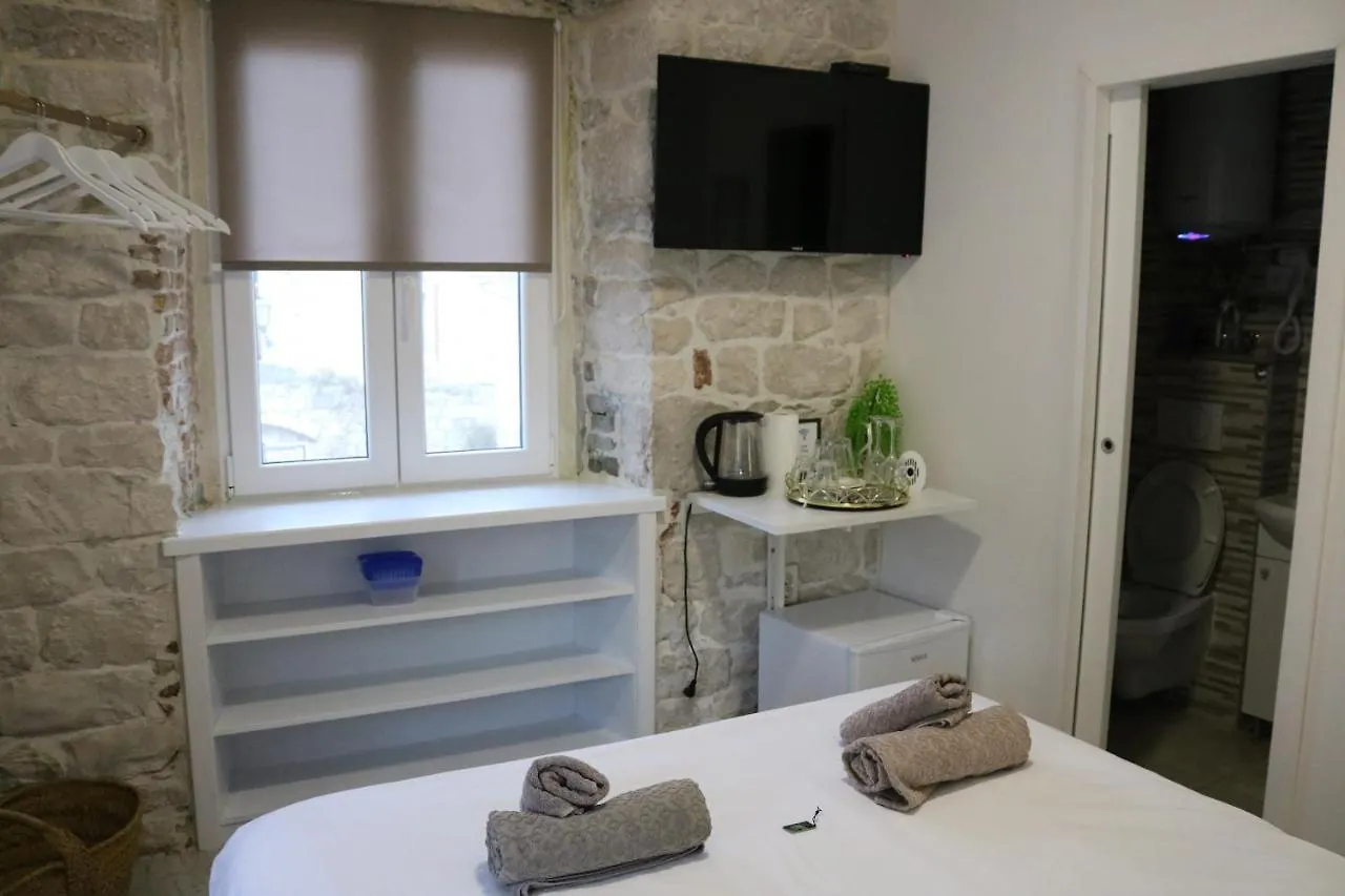Appartement Studios Kadena Trogir - 18Th Century Stone House