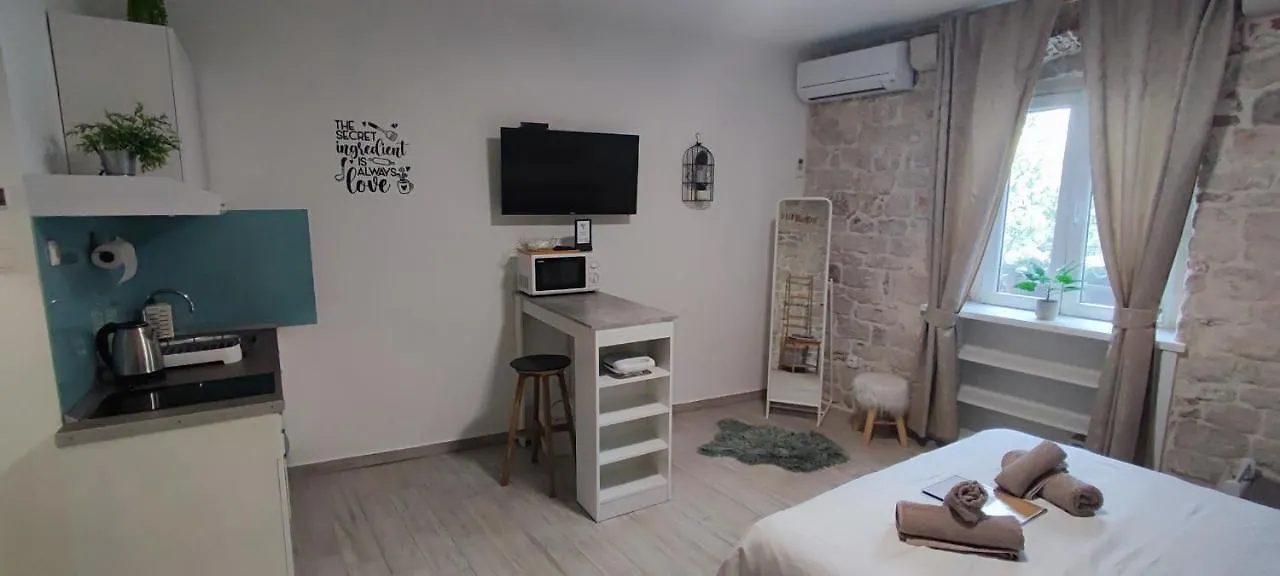 Studios Kadena Trogir - 18Th Century Stone House 0*,