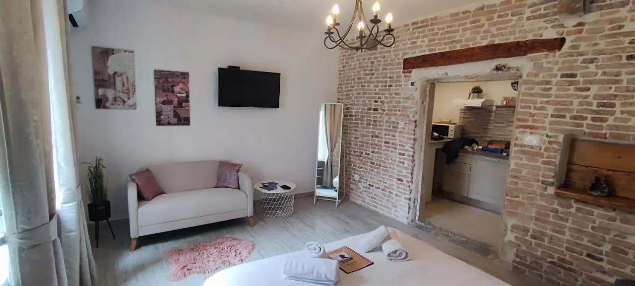 Studios Kadena Trogir - 18Th Century Stone House