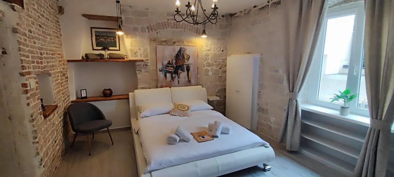 Studios Kadena Trogir - 18Th Century Stone House