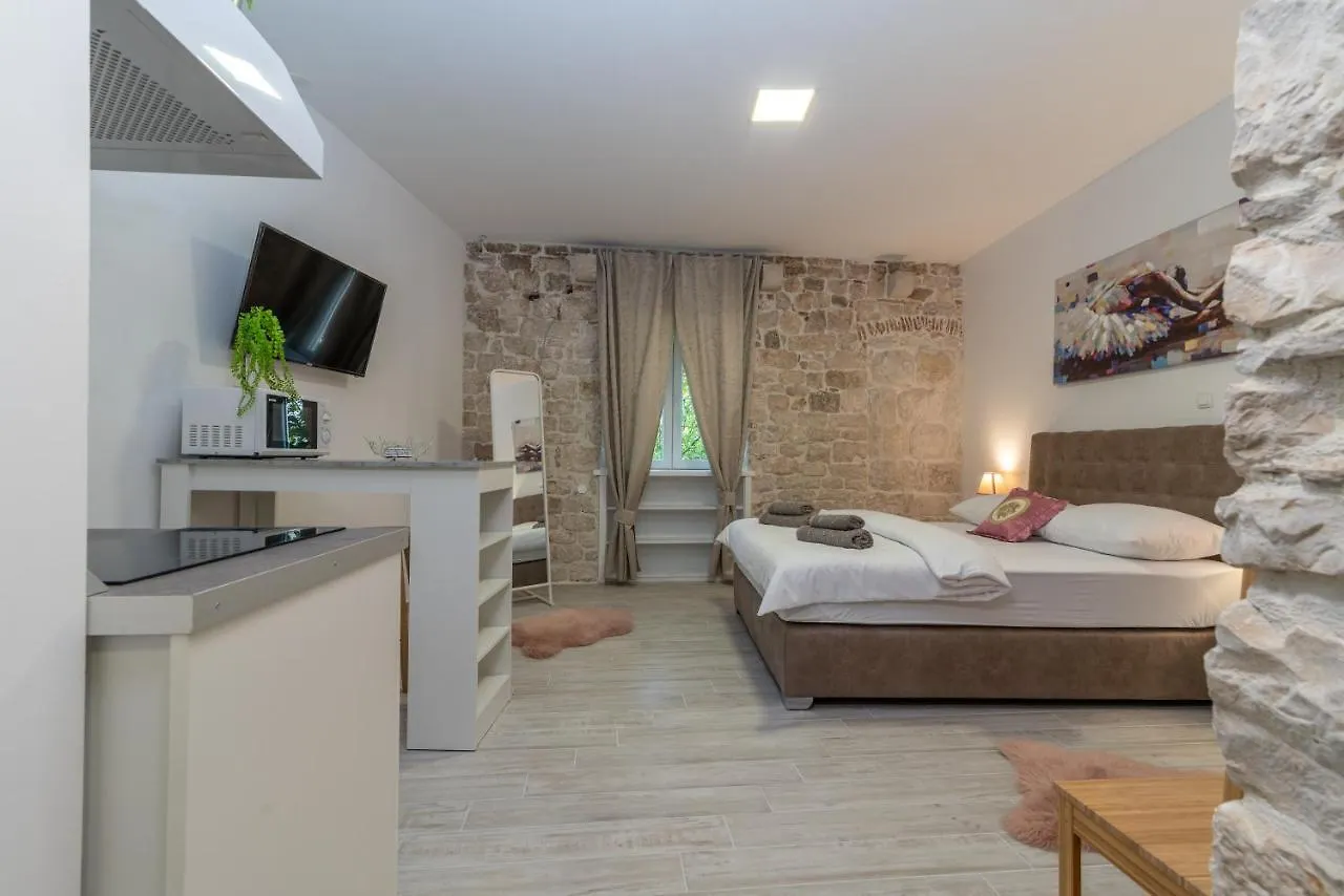 Studios Kadena Trogir - 18Th Century Stone House Appartement