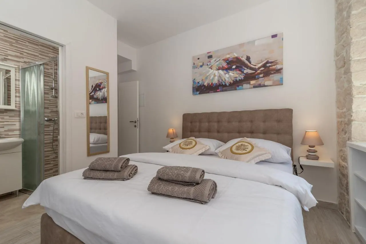 Studios Kadena Trogir - 18Th Century Stone House Appartement